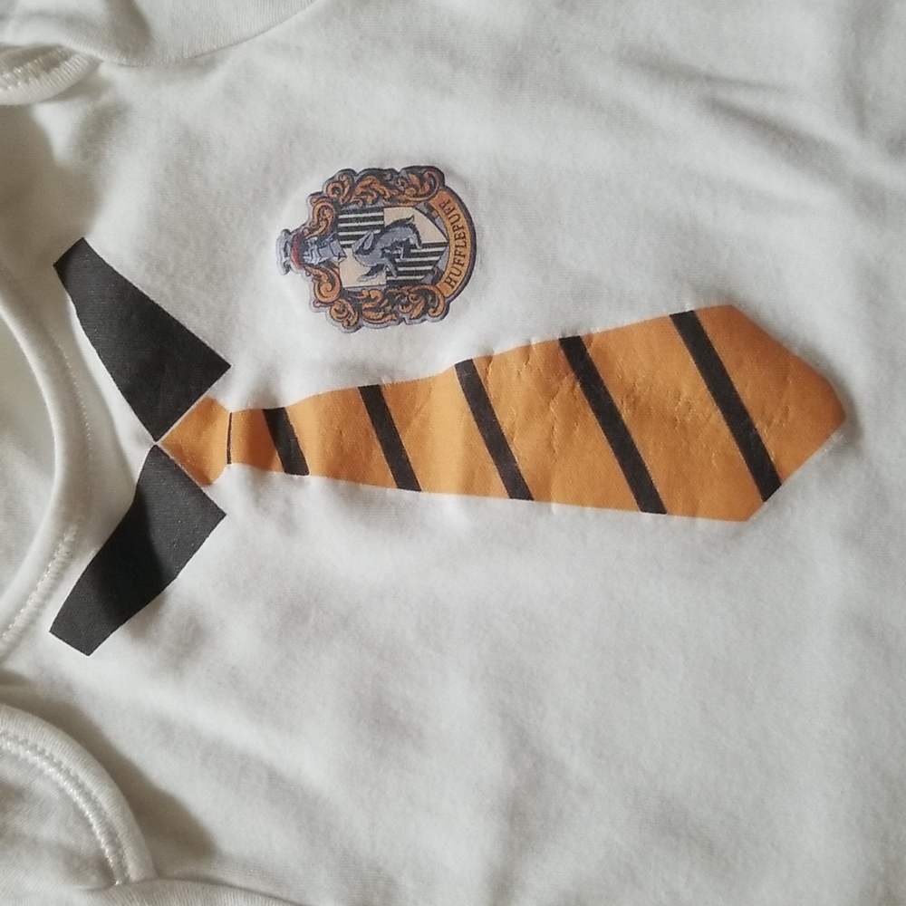 🥳HOST PICK🥳❣5 for $25 Sale❣ Bundle of 2 Harry Potter Onesies - Picture 4 of 6